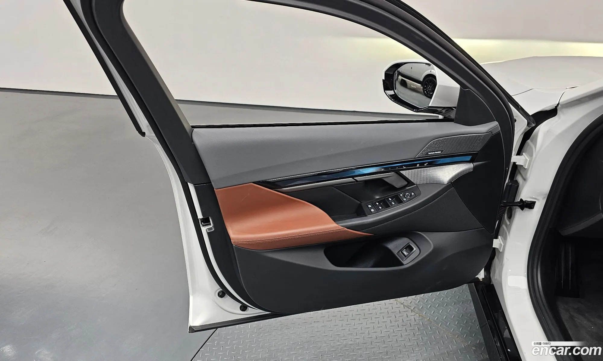 BMW 5 Series 2025 — 21