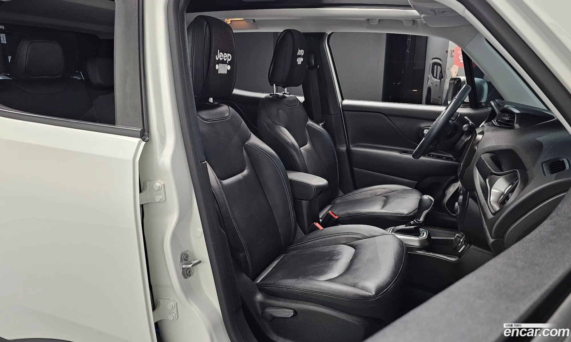 Jeep Renegade 2022 — 32