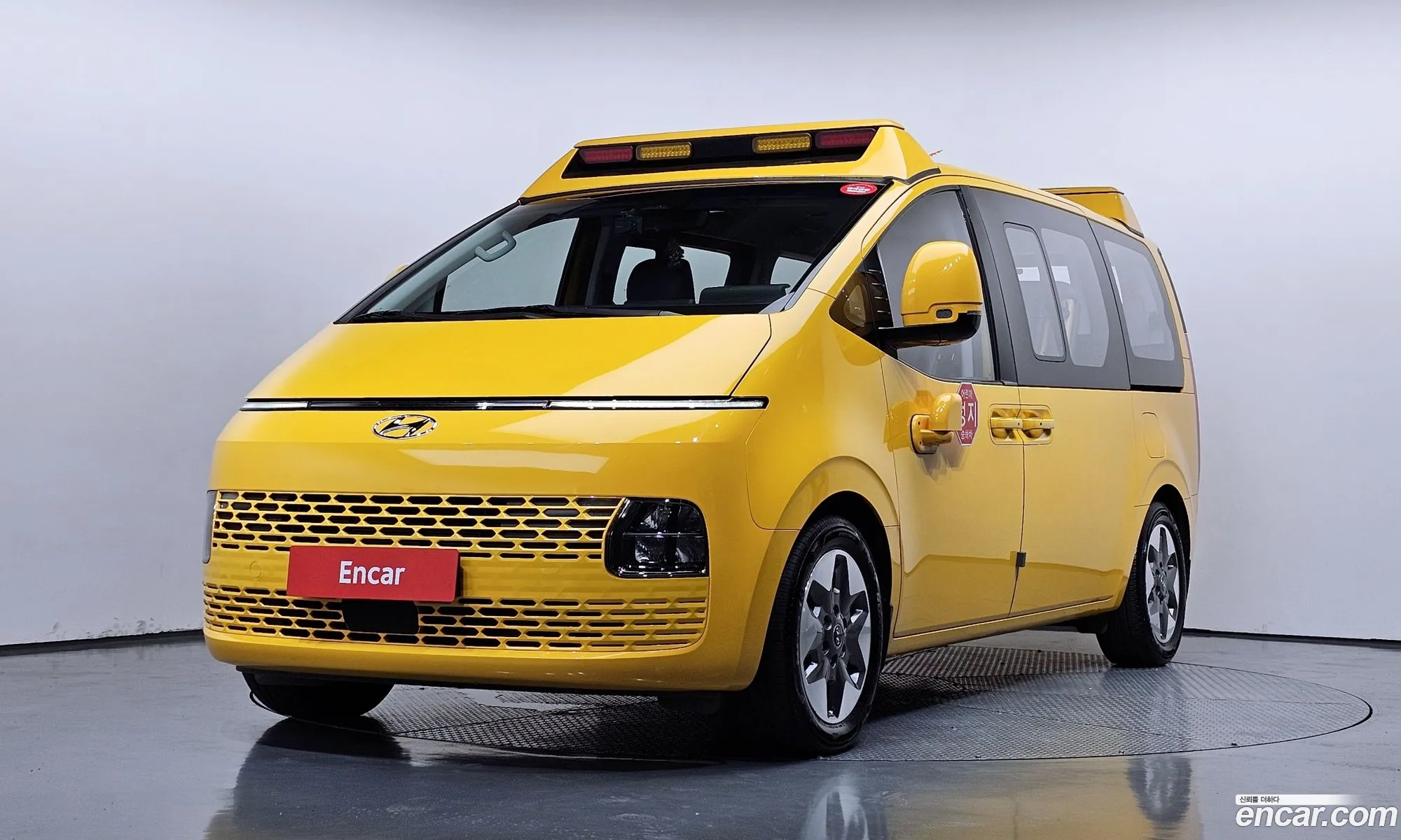 Hyundai Staria 2023 — 3