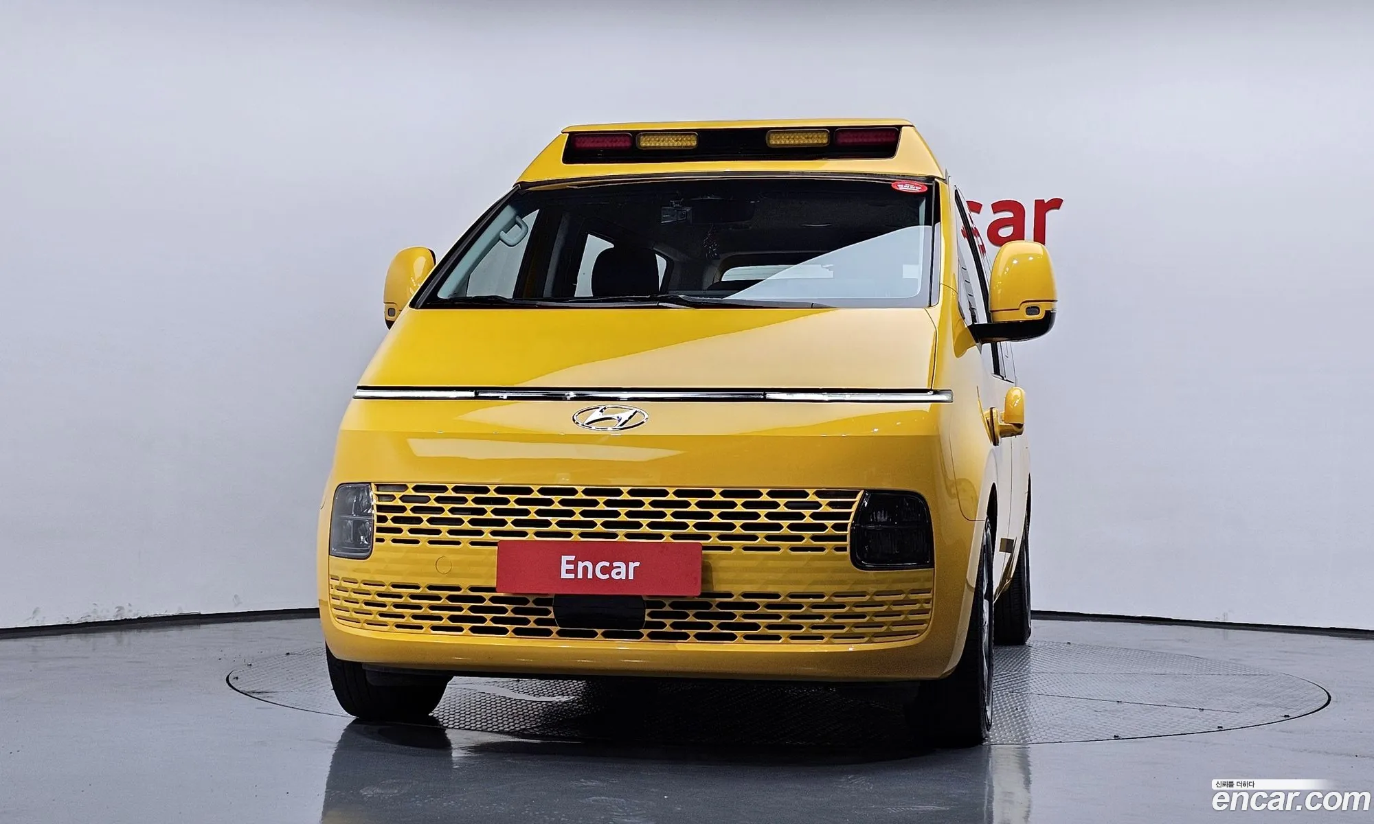 Hyundai Staria 2023 — 2