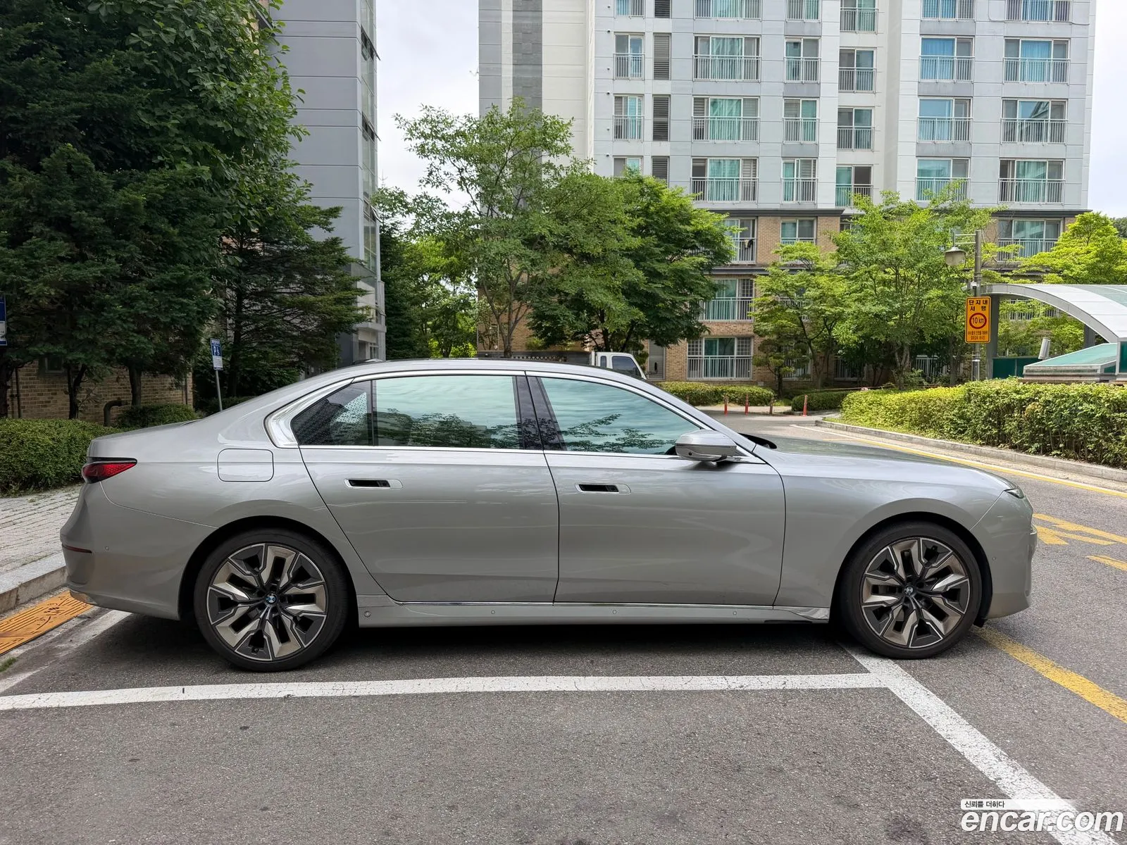 BMW 7 Series 2023 — 16