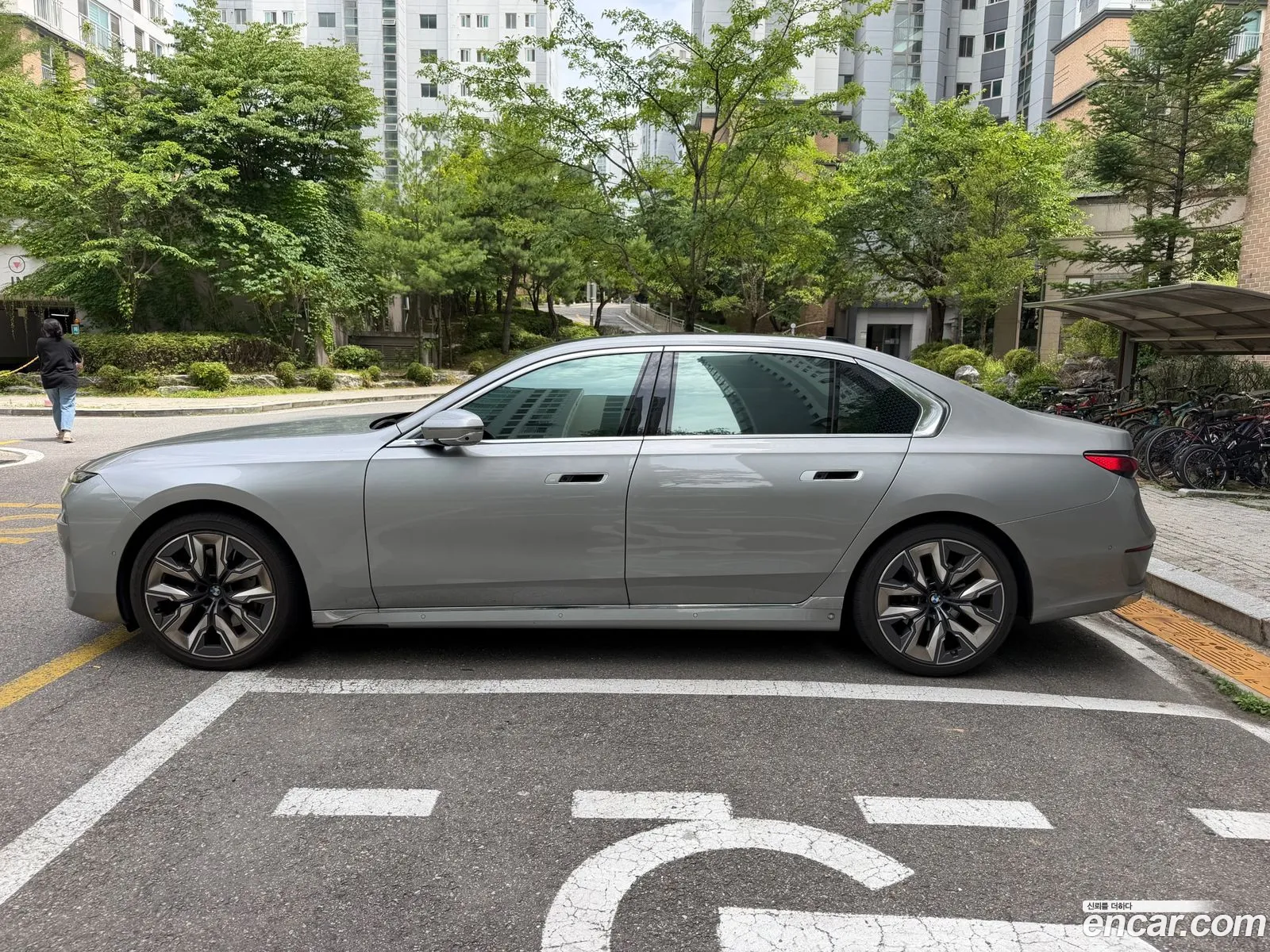 BMW 7 Series 2023 — 11