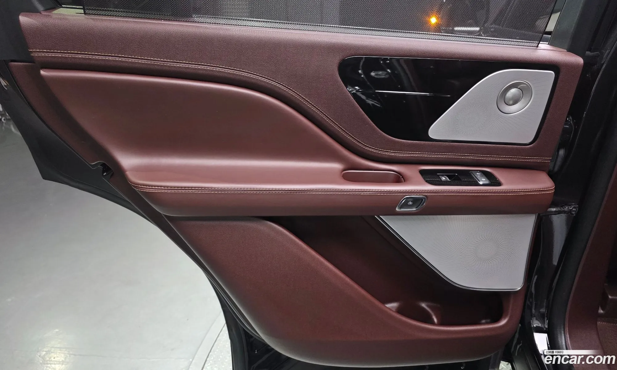 Lincoln Aviator 2023 5LM5J9XC7PGL09725 — 16