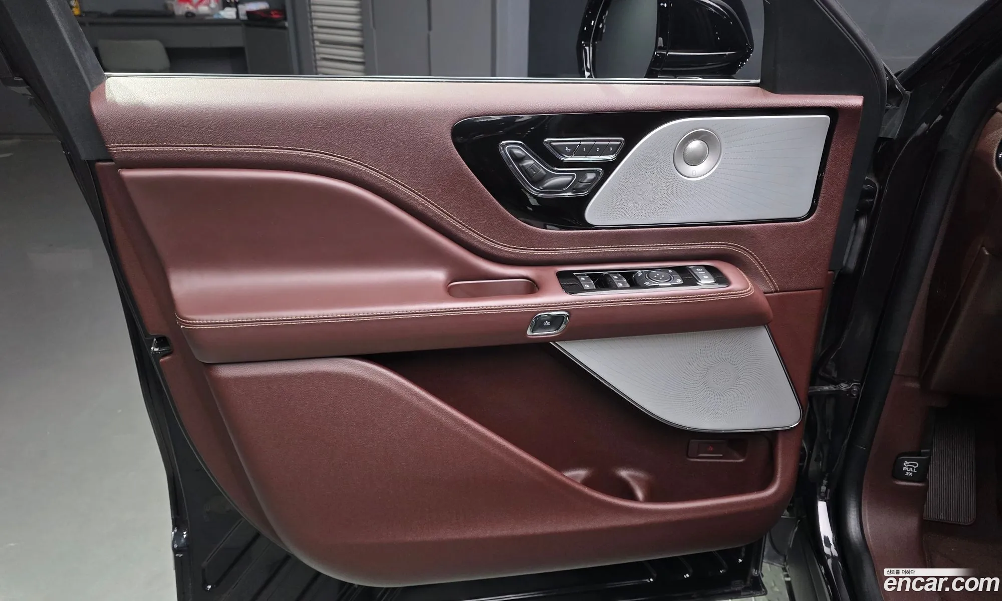 Lincoln Aviator 2023 5LM5J9XC7PGL09725 — 22