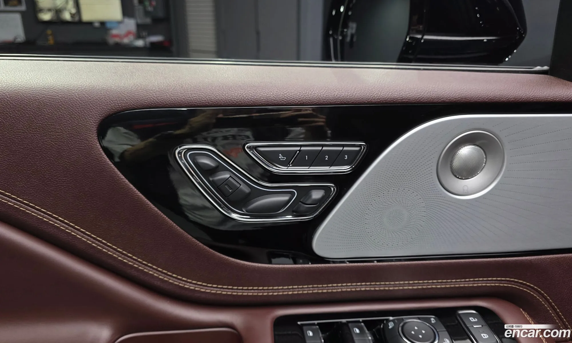 Lincoln Aviator 2023 5LM5J9XC7PGL09725 — 14