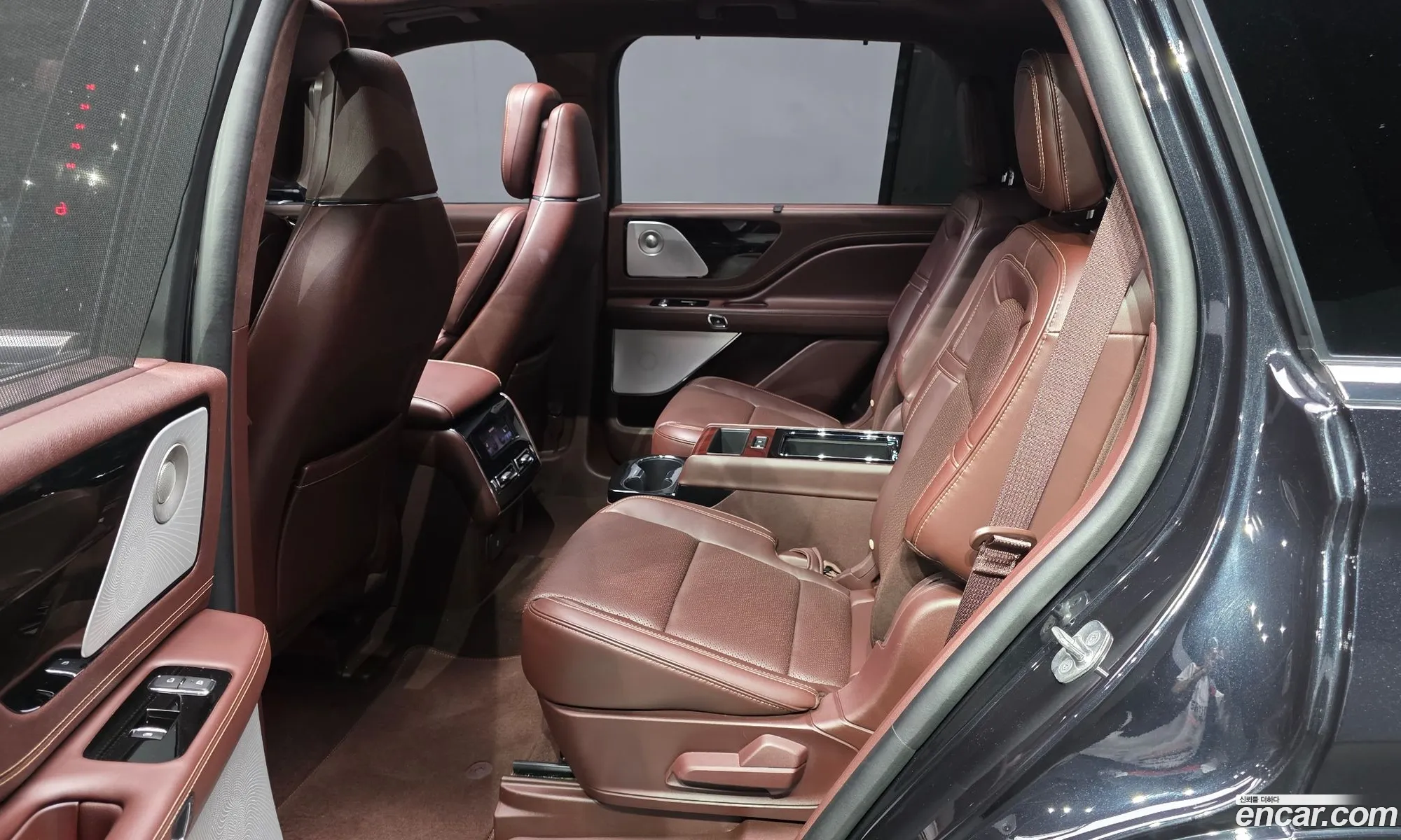 Lincoln Aviator 2023 5LM5J9XC7PGL09725 — 13