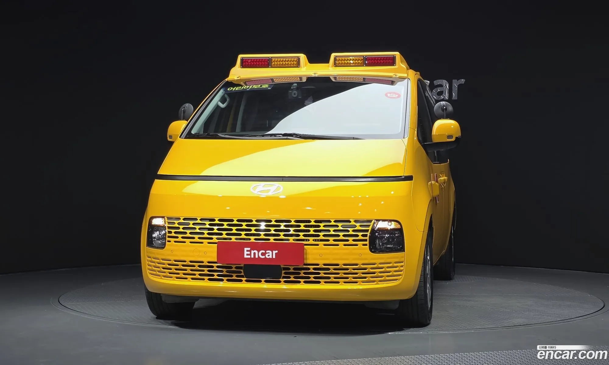 Hyundai Staria 2024 — 2