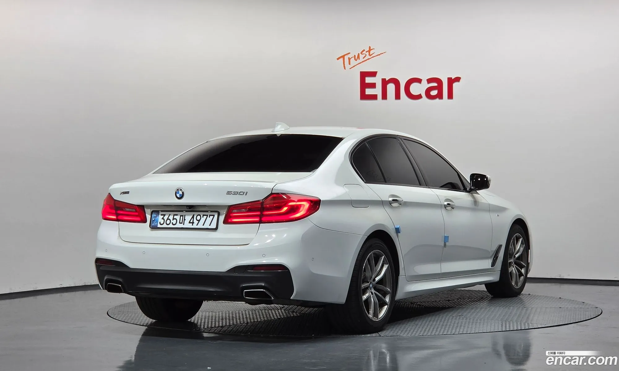 BMW 5 Series 2017 WBAJD310611616116 — 8