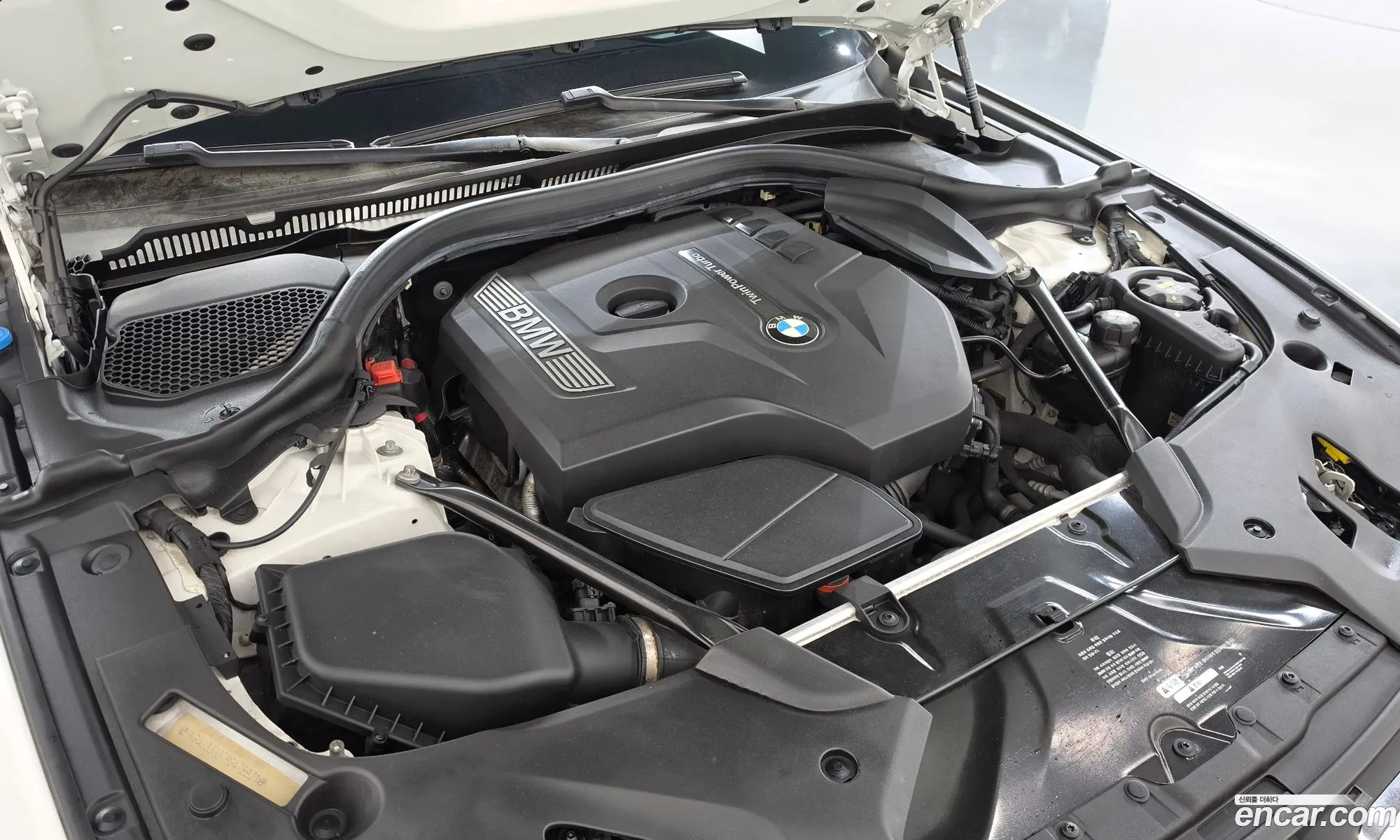 BMW 5 Series 2017 WBAJD310611616116 — 10