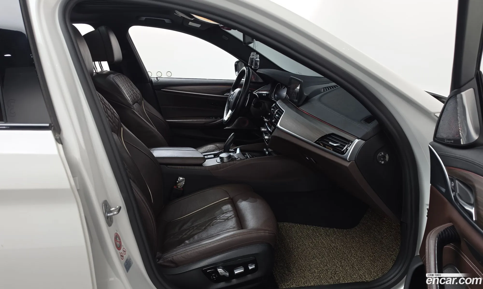 BMW 5 Series 2017 WBAJD310611616116 — 15