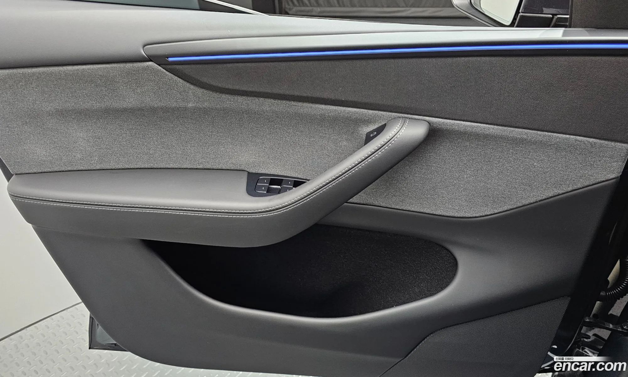 Tesla Model Y 2025 LRWYGCFJ1SC239751 — 28