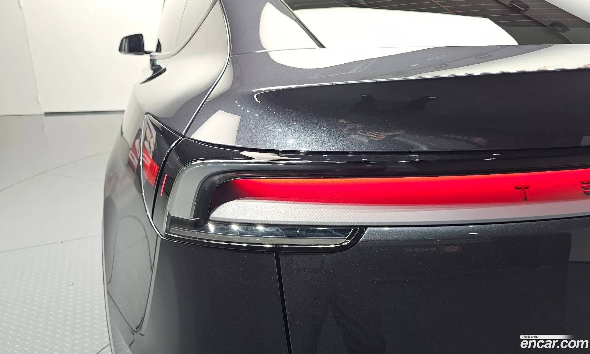 Tesla Model Y 2025 LRWYGCFJ1SC239751 — 17