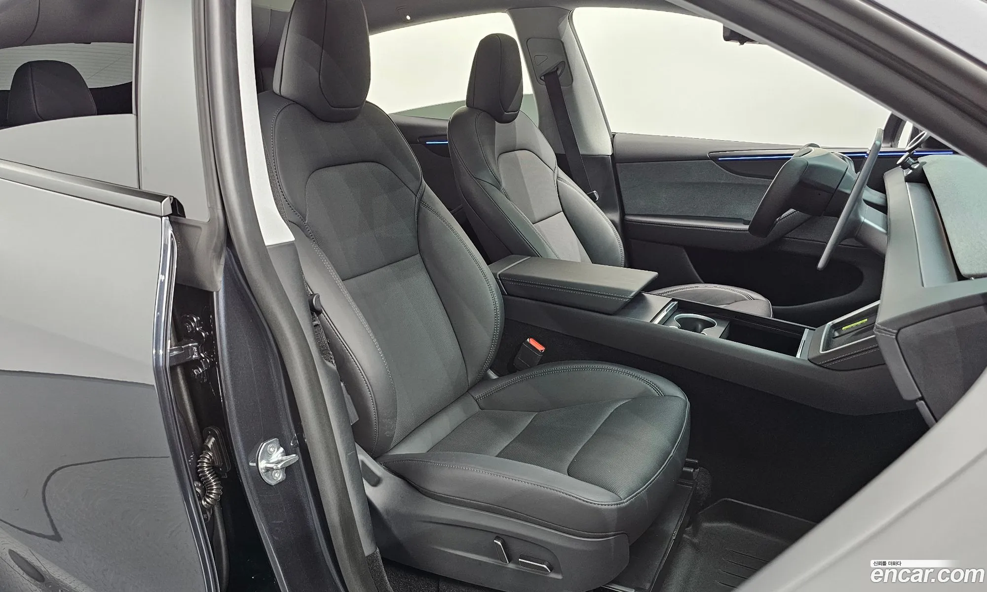 Tesla Model Y 2025 LRWYGCFJ1SC239751 — 34