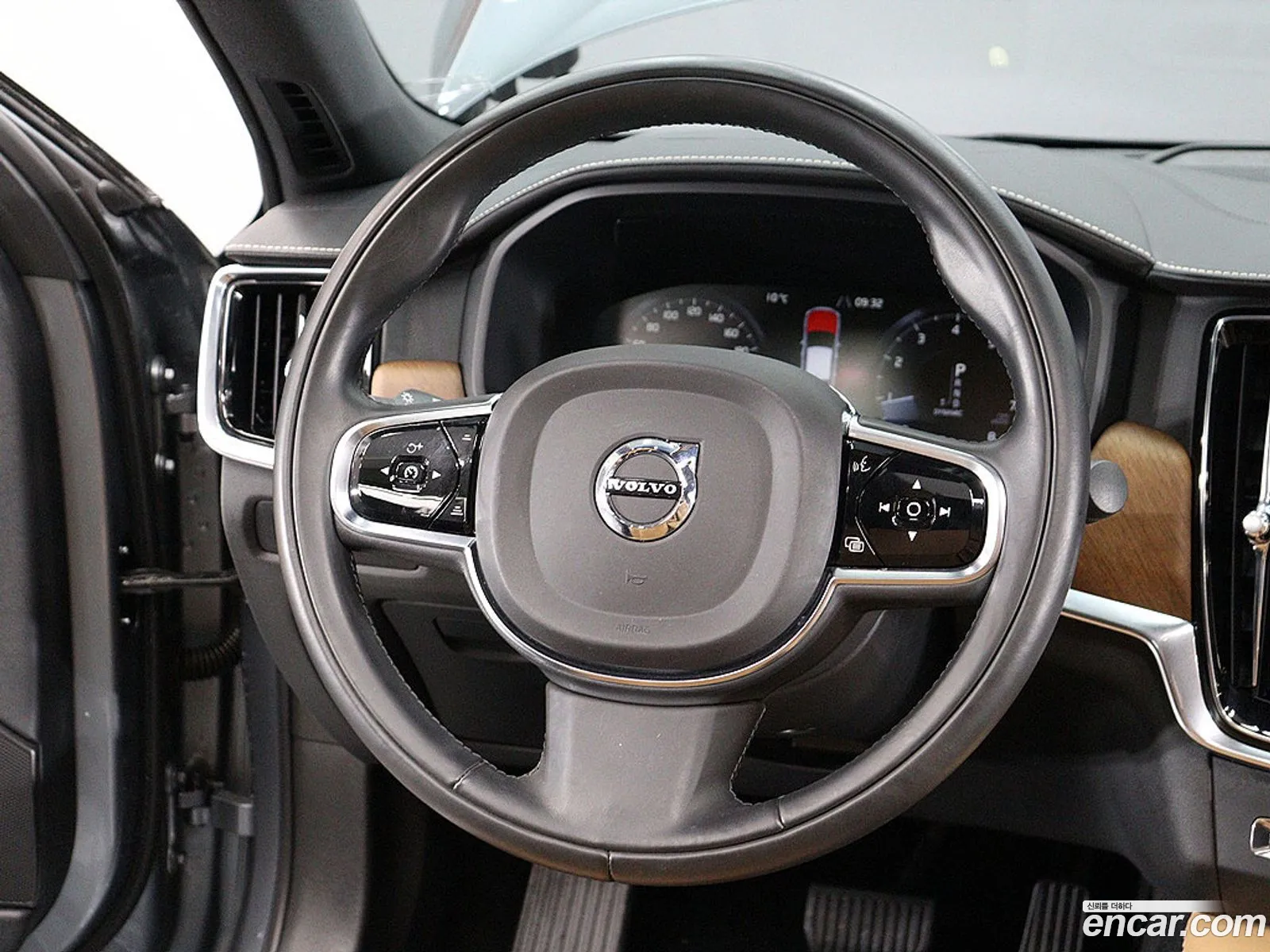 Volvo S90 2019 — 17