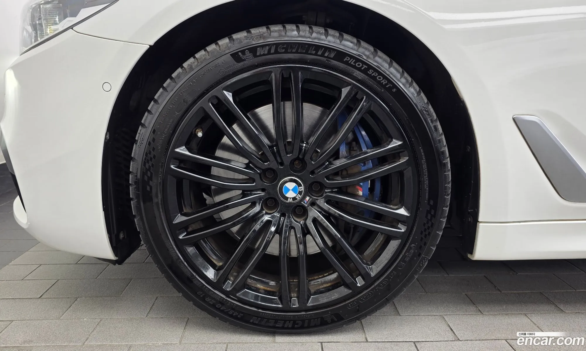 BMW 5 Series 2018 WBAJB5103JB195038 — 2