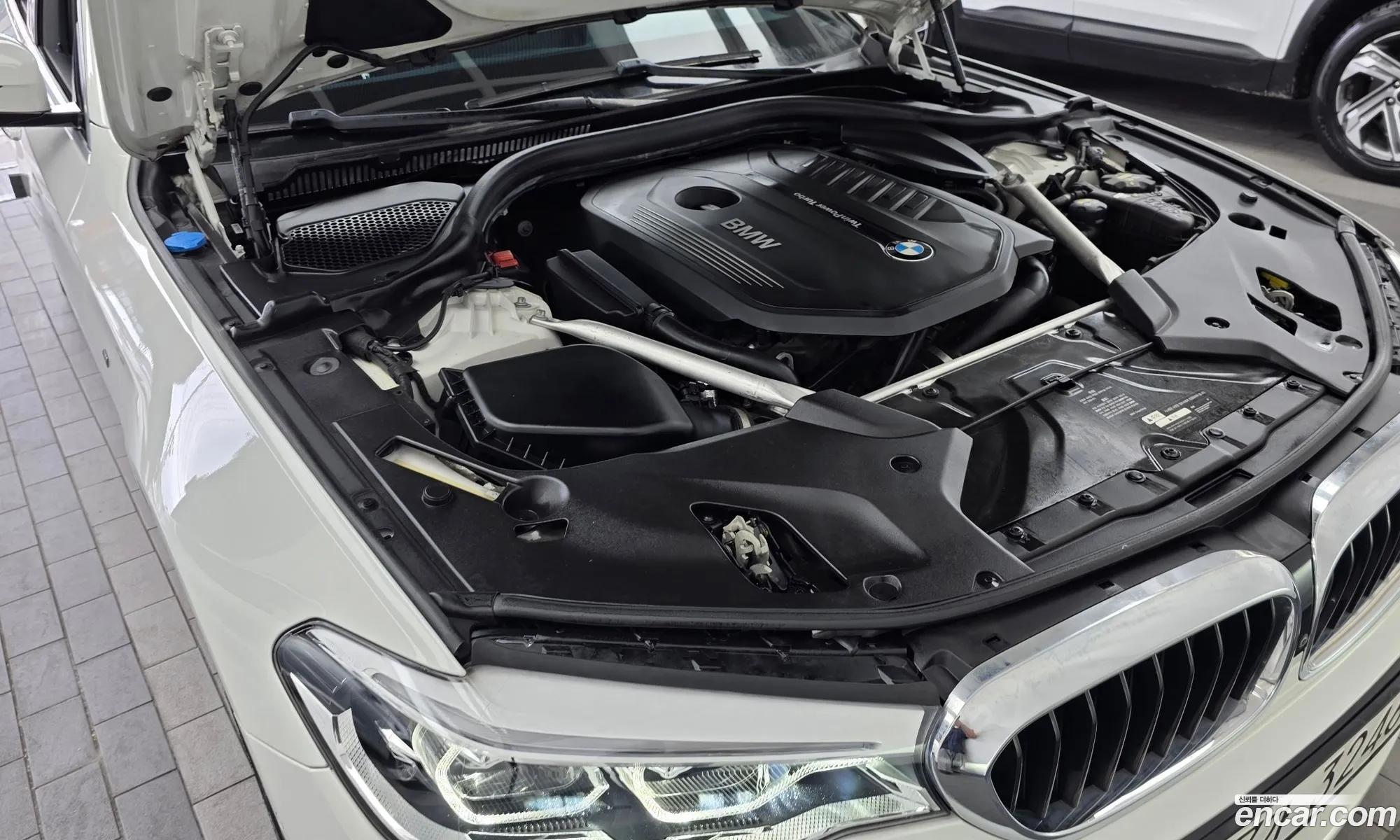 BMW 5 Series 2018 WBAJB5103JB195038 — 24