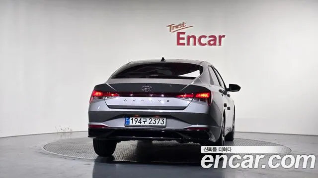 Hyundai Elantra 2021 — 3
