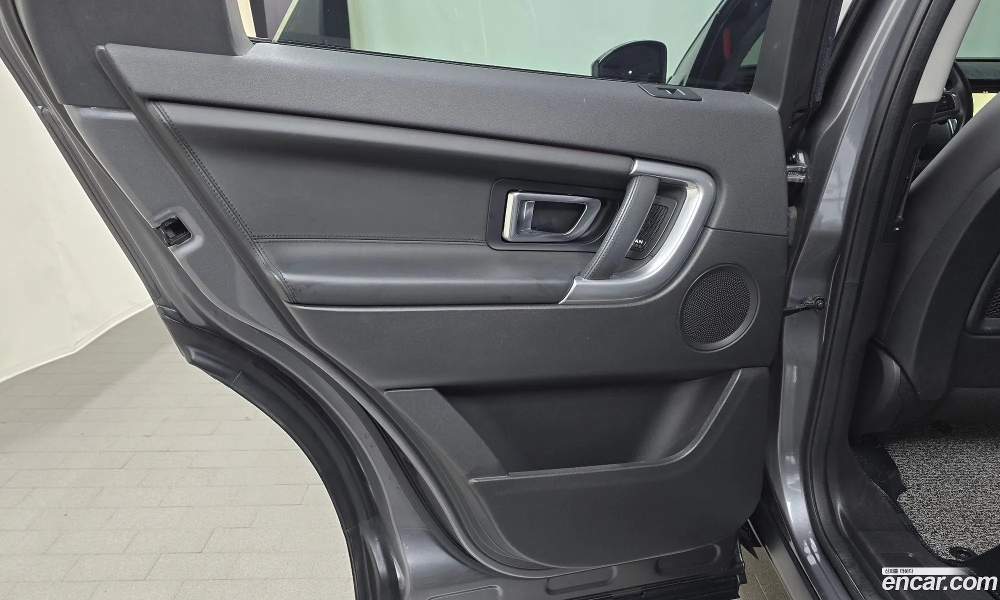 Land Rover Discovery Sport 2017 — 28