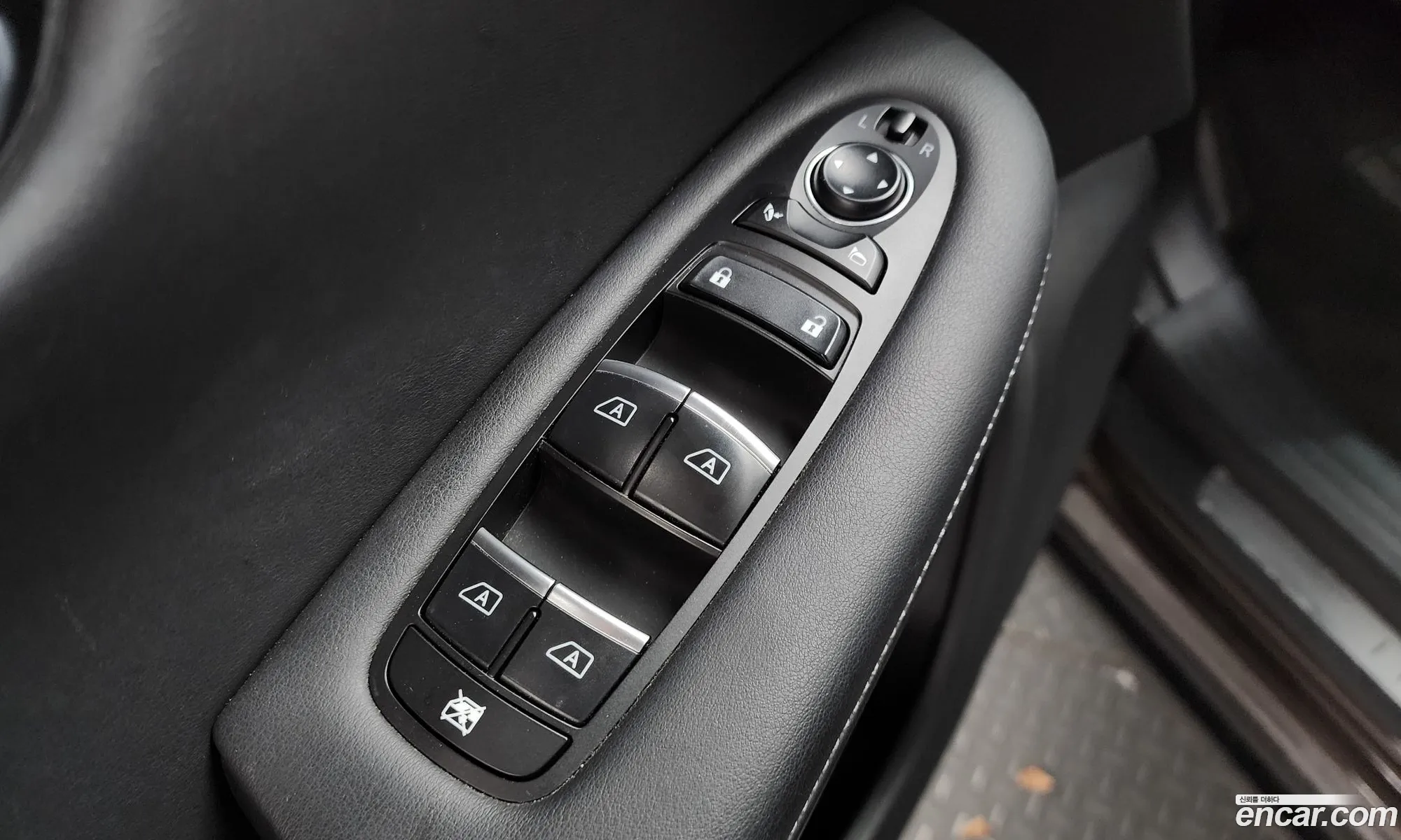 Infiniti QX50 2019 3PCAJ5M18KF139153 — 24