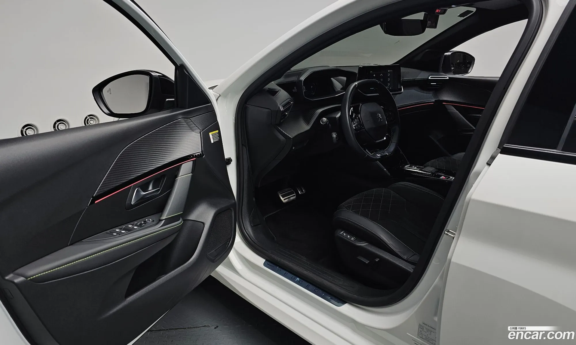 Peugeot e-208