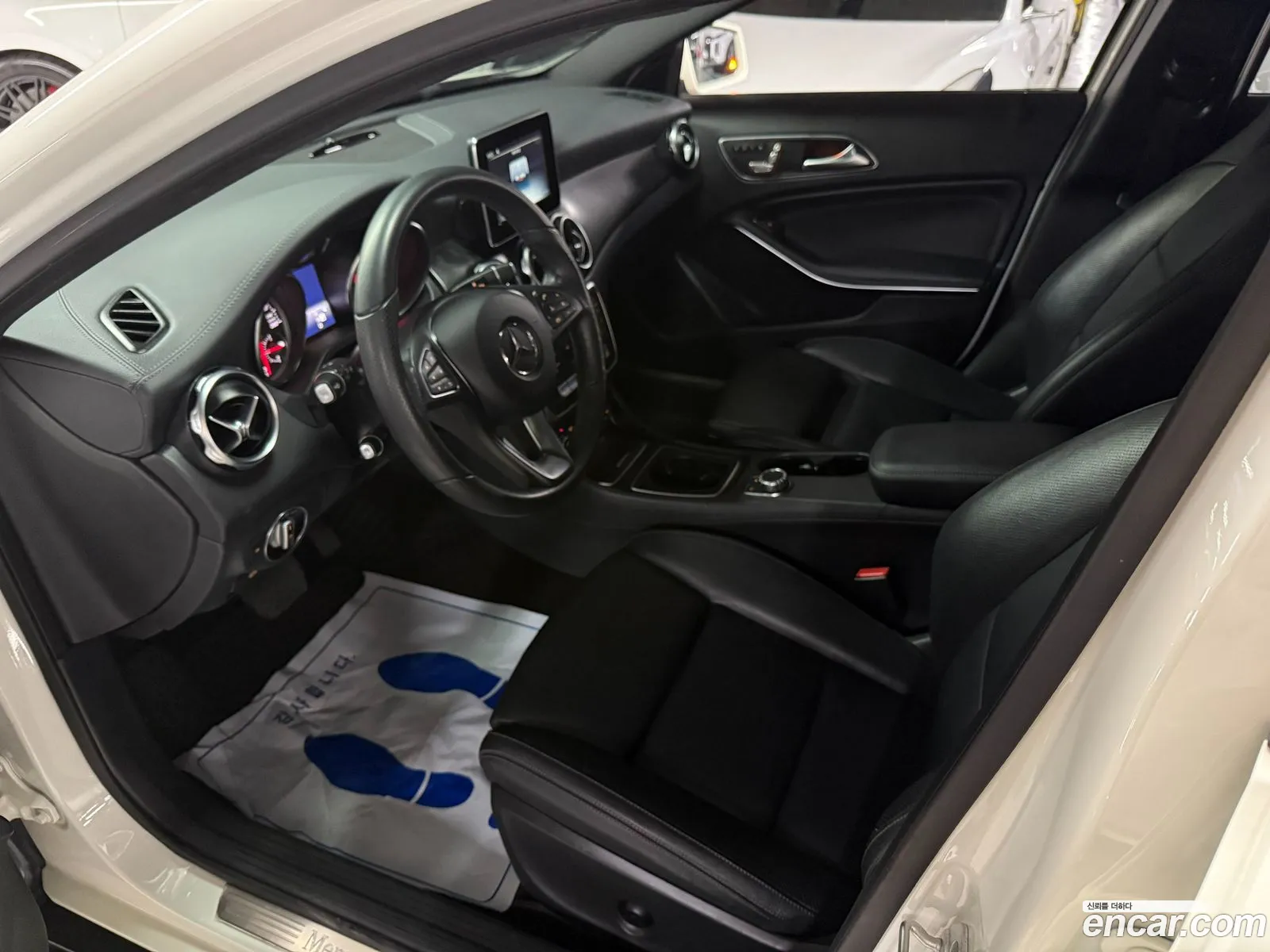 Mercedes-Benz GLA-Class X156 2017 — 16