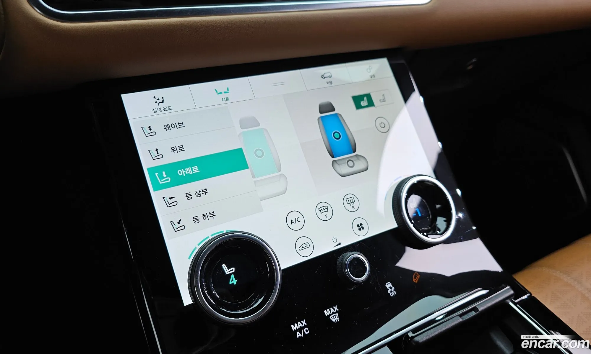 Land Rover Range Rover Velar 2019 SALYA2BK3KA201410 — 32