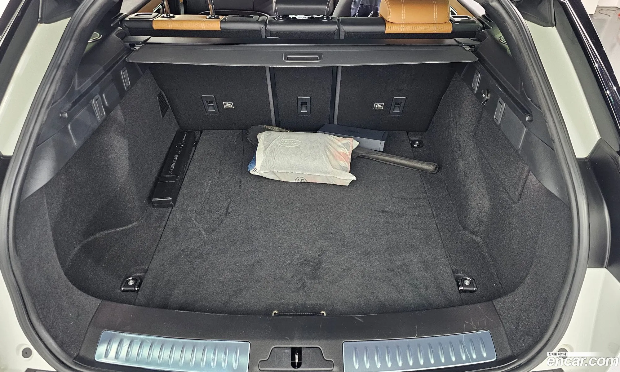 Land Rover Range Rover Velar 2019 SALYA2BK3KA201410 — 12