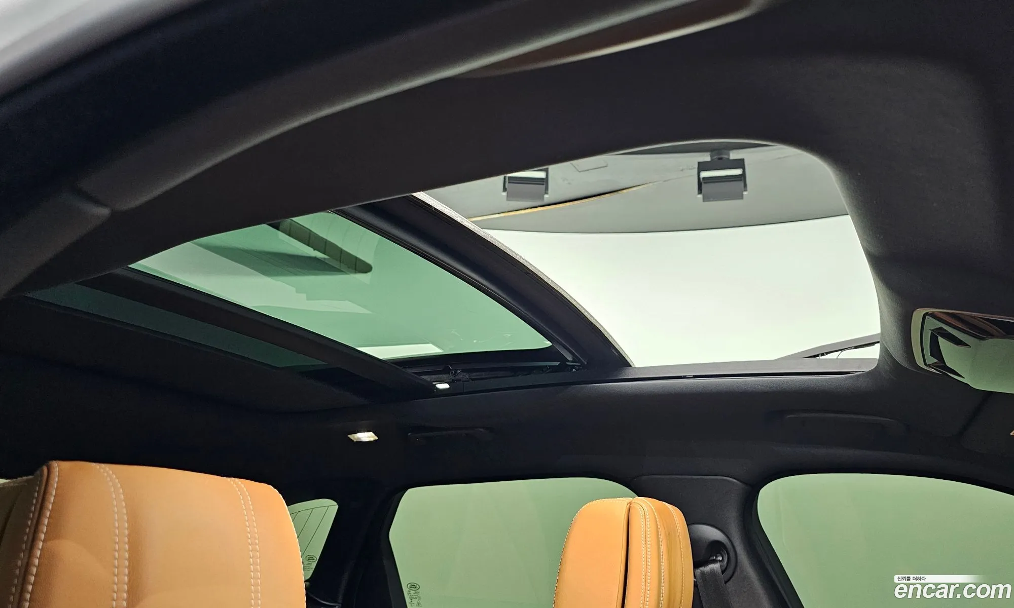 Land Rover Range Rover Velar 2019 SALYA2BK3KA201410 — 31