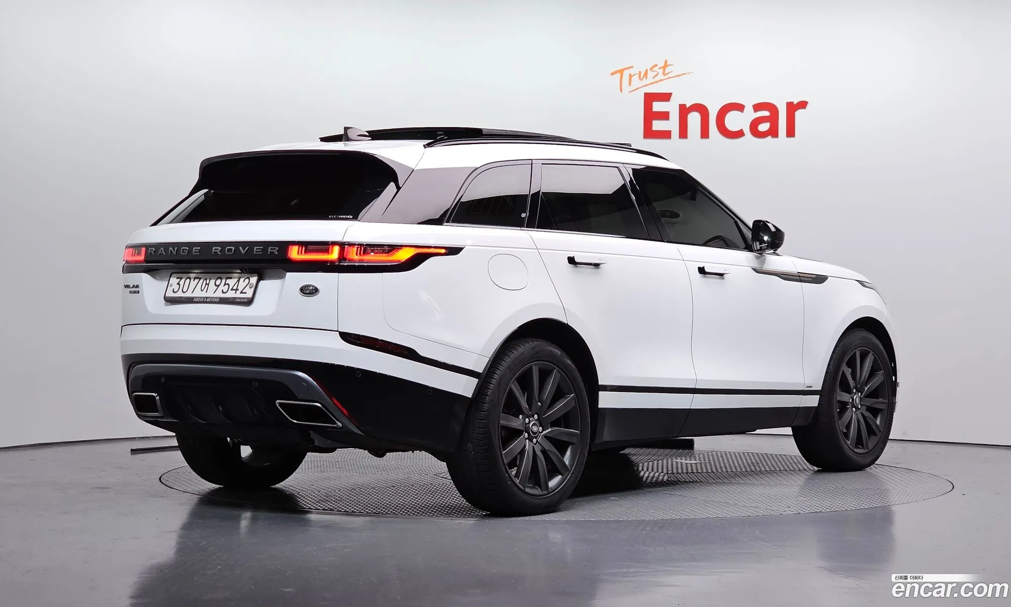Land Rover Range Rover Velar 2019 SALYA2BK3KA201410 — 23