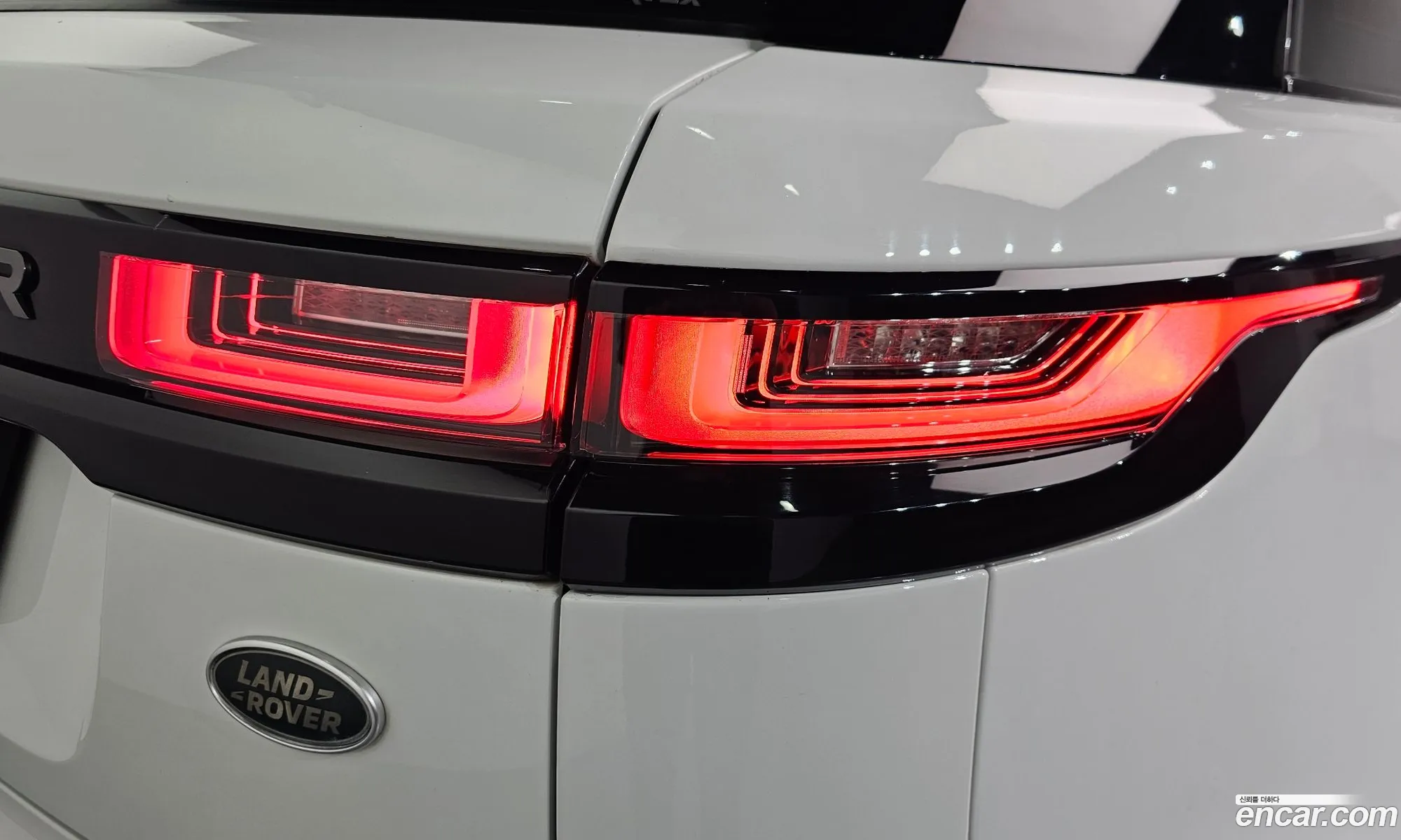 Land Rover Range Rover Velar 2019 SALYA2BK3KA201410 — 3