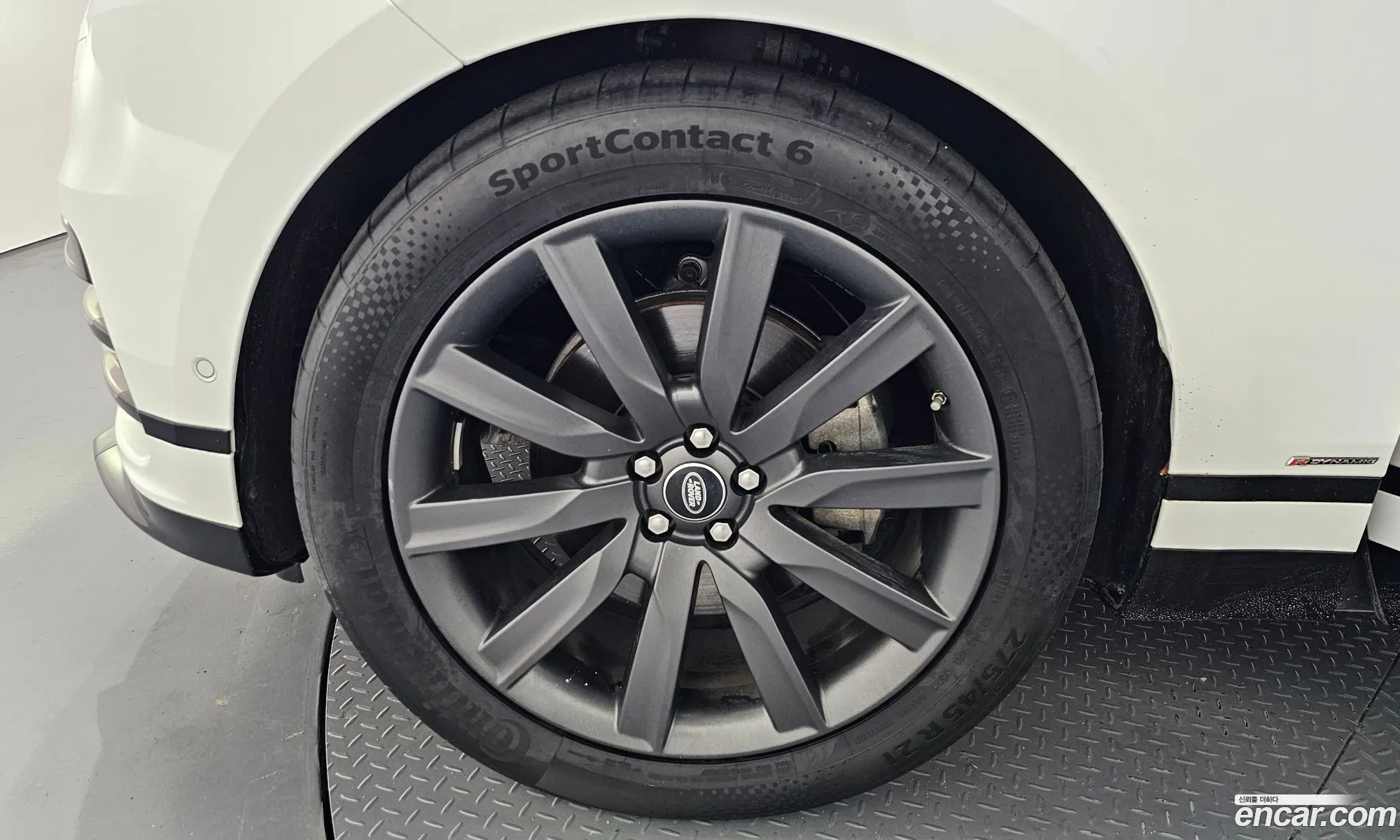 Land Rover Range Rover Velar 2019 SALYA2BK3KA201410 — 18