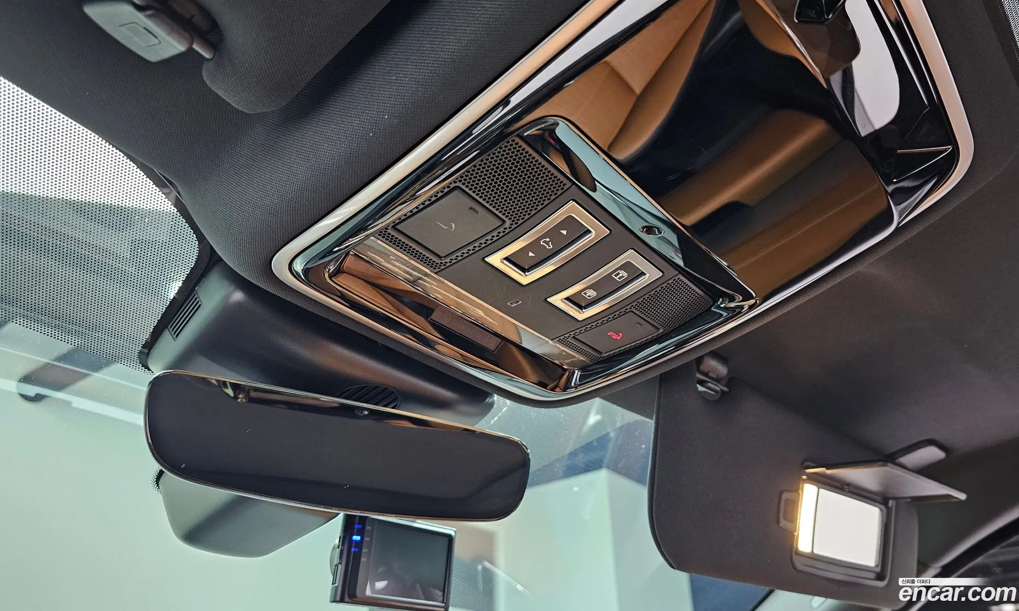 Land Rover Range Rover Velar 2019 SALYA2BK3KA201410 — 4