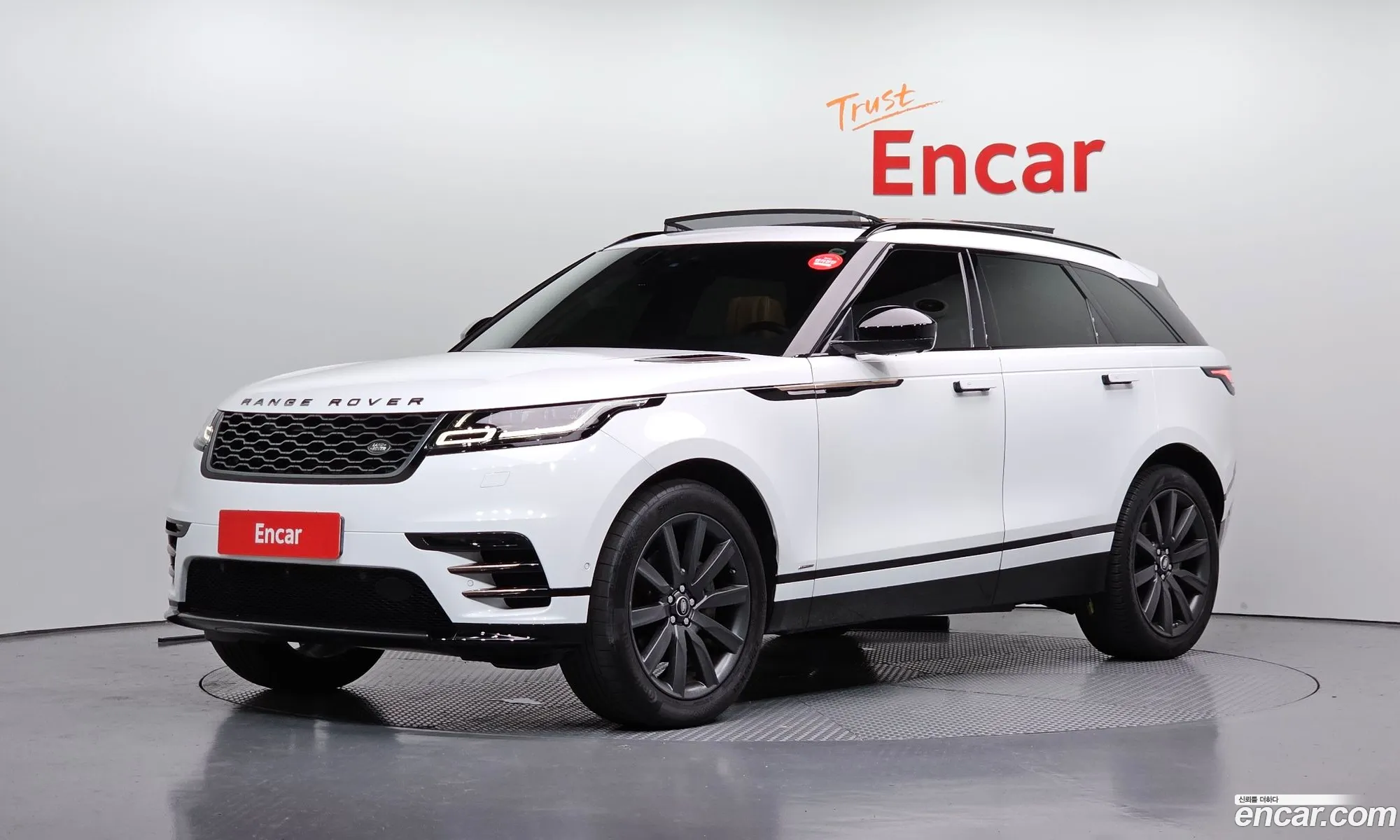 Land Rover Range Rover Velar 2019 SALYA2BK3KA201410 — 29