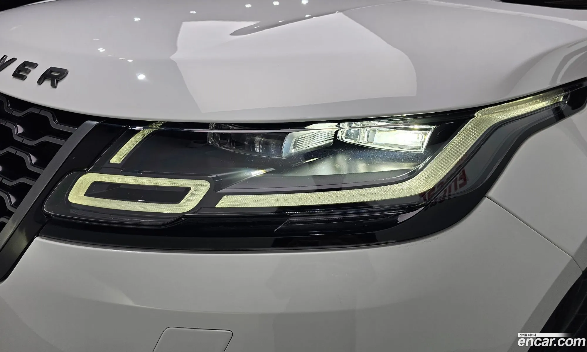 Land Rover Range Rover Velar 2019 SALYA2BK3KA201410 — 19