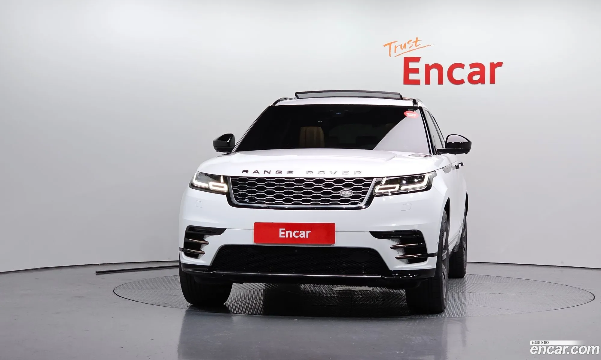 Land Rover Range Rover Velar 2019 SALYA2BK3KA201410 — 24