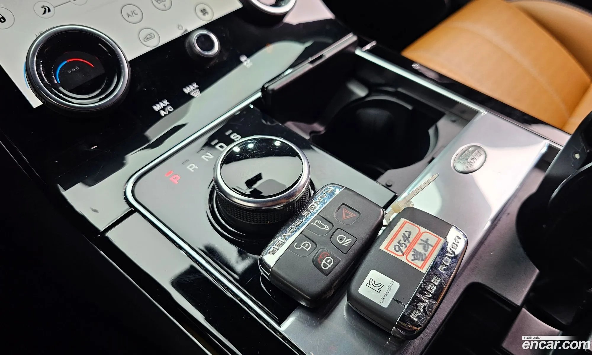 Land Rover Range Rover Velar 2019 SALYA2BK3KA201410 — 30