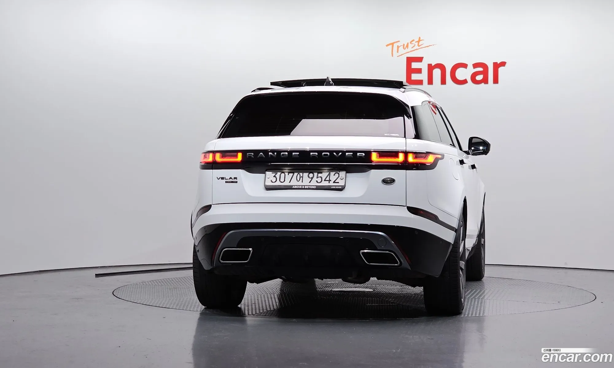 Land Rover Range Rover Velar 2019 SALYA2BK3KA201410 — 28