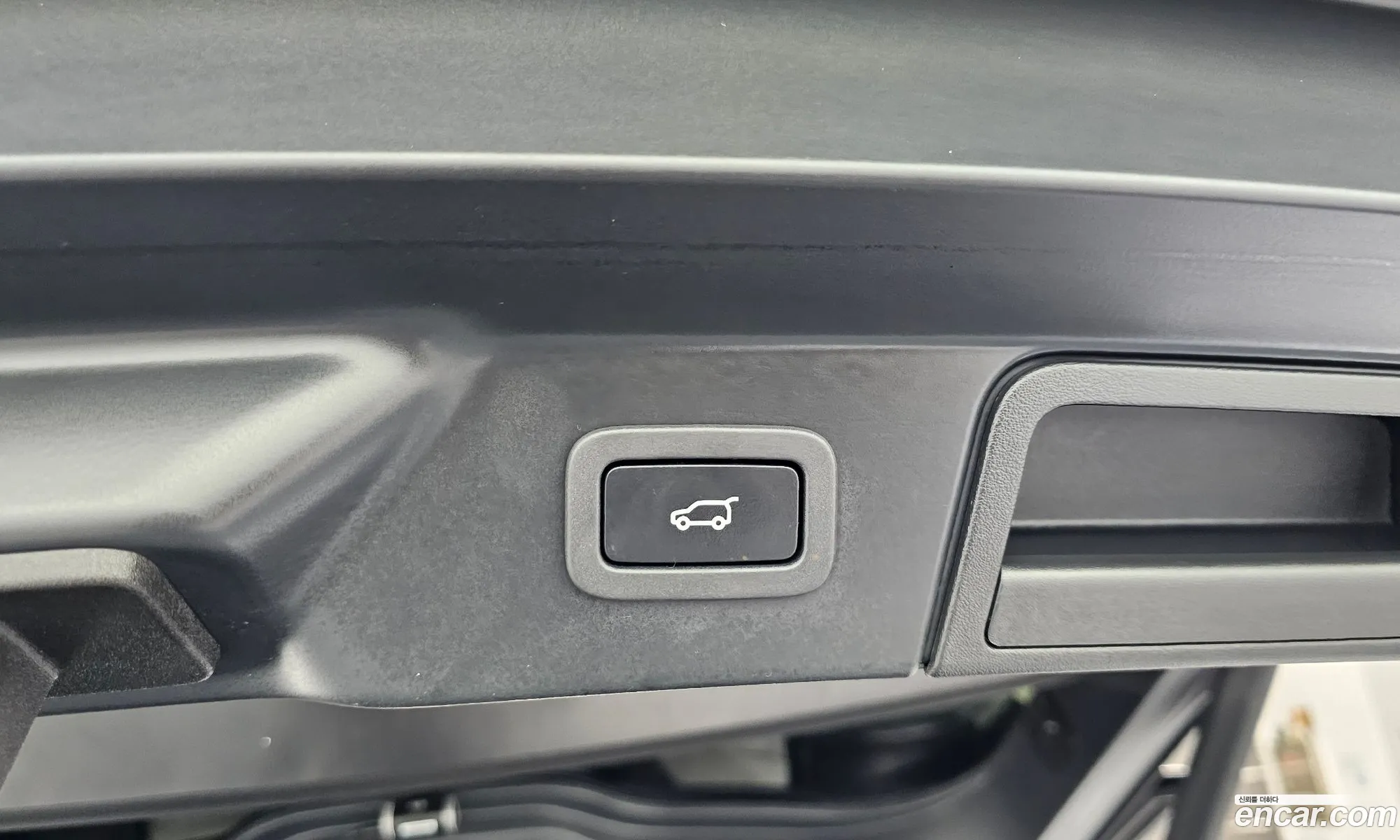 Land Rover Range Rover Velar 2019 SALYA2BK3KA201410 — 6