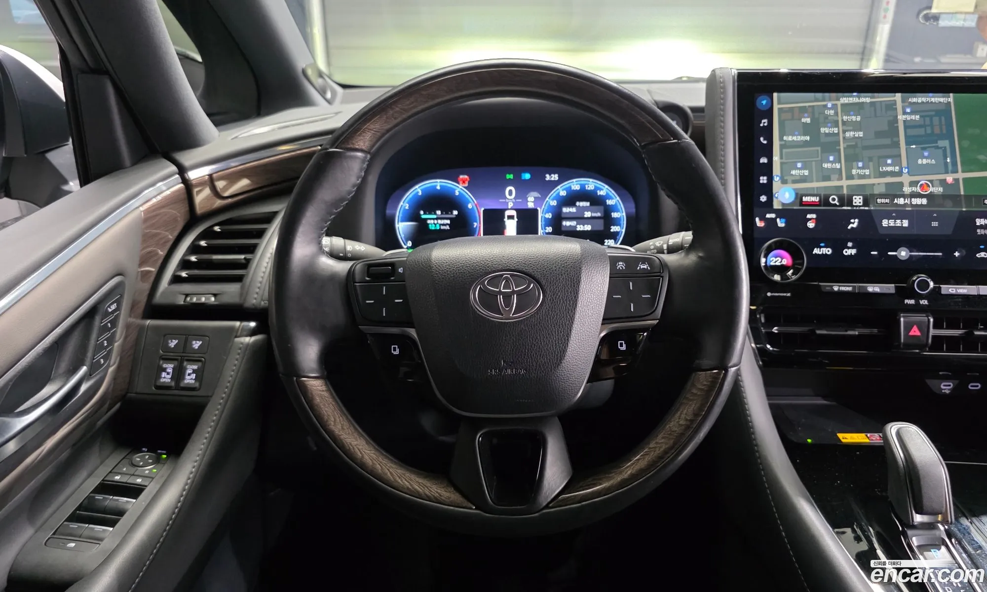 Toyota Alphard 2024 — 7