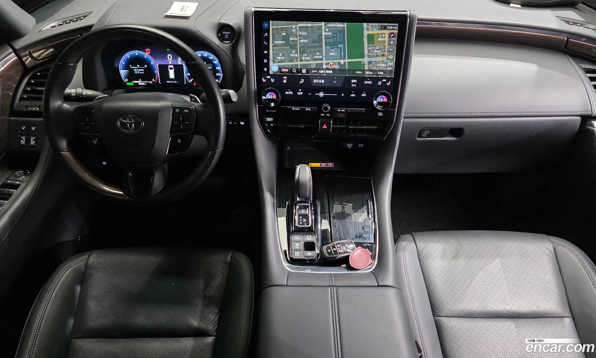 Toyota Alphard 2024 — 17