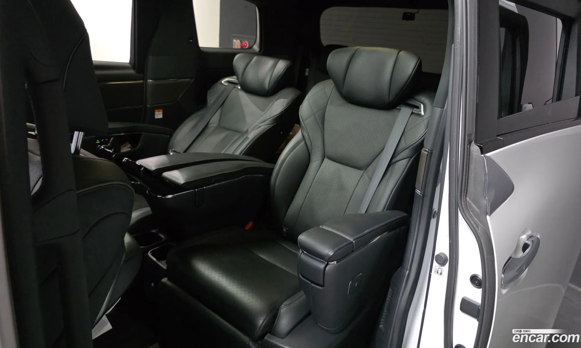 Toyota Alphard 2024 — 19