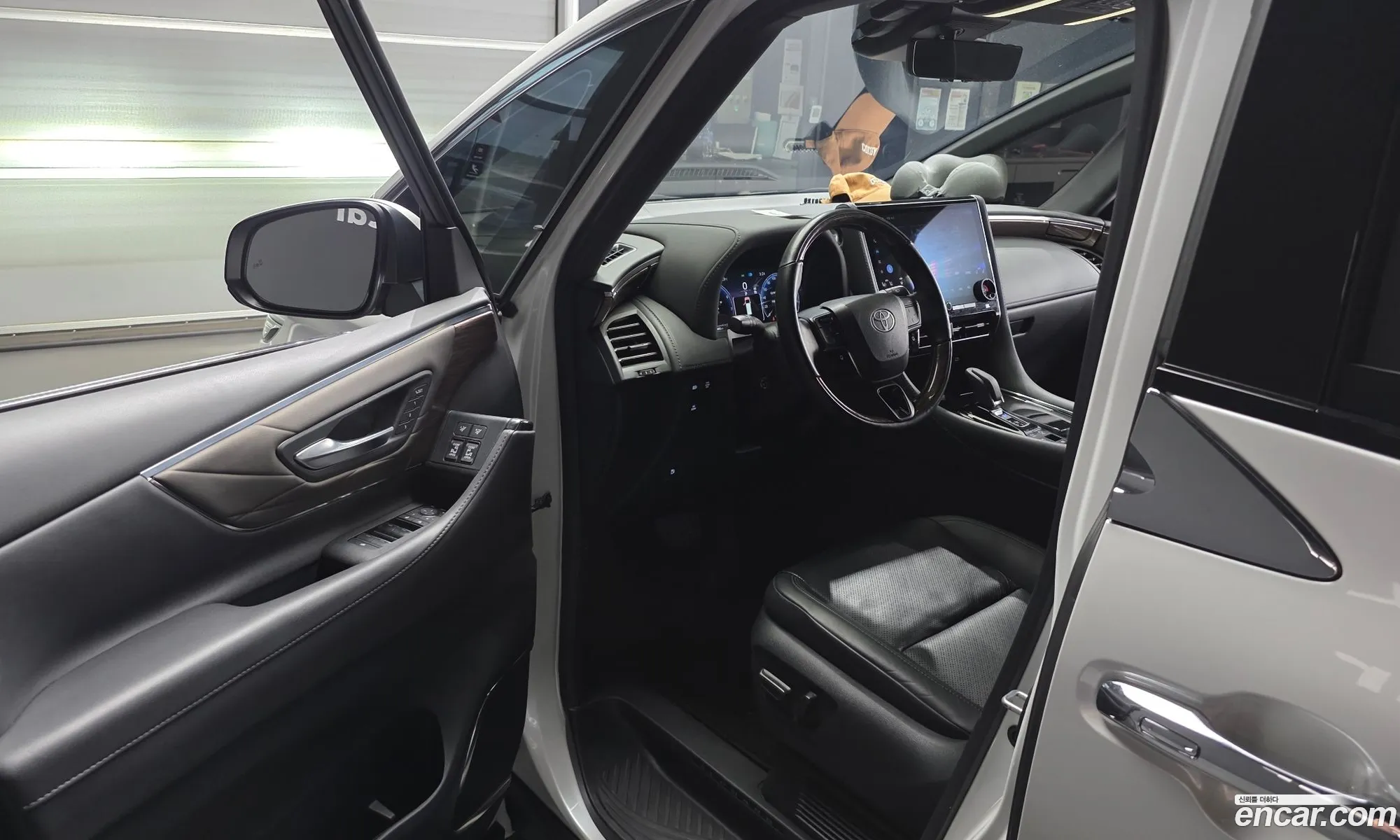 Toyota Alphard 2024 — 9