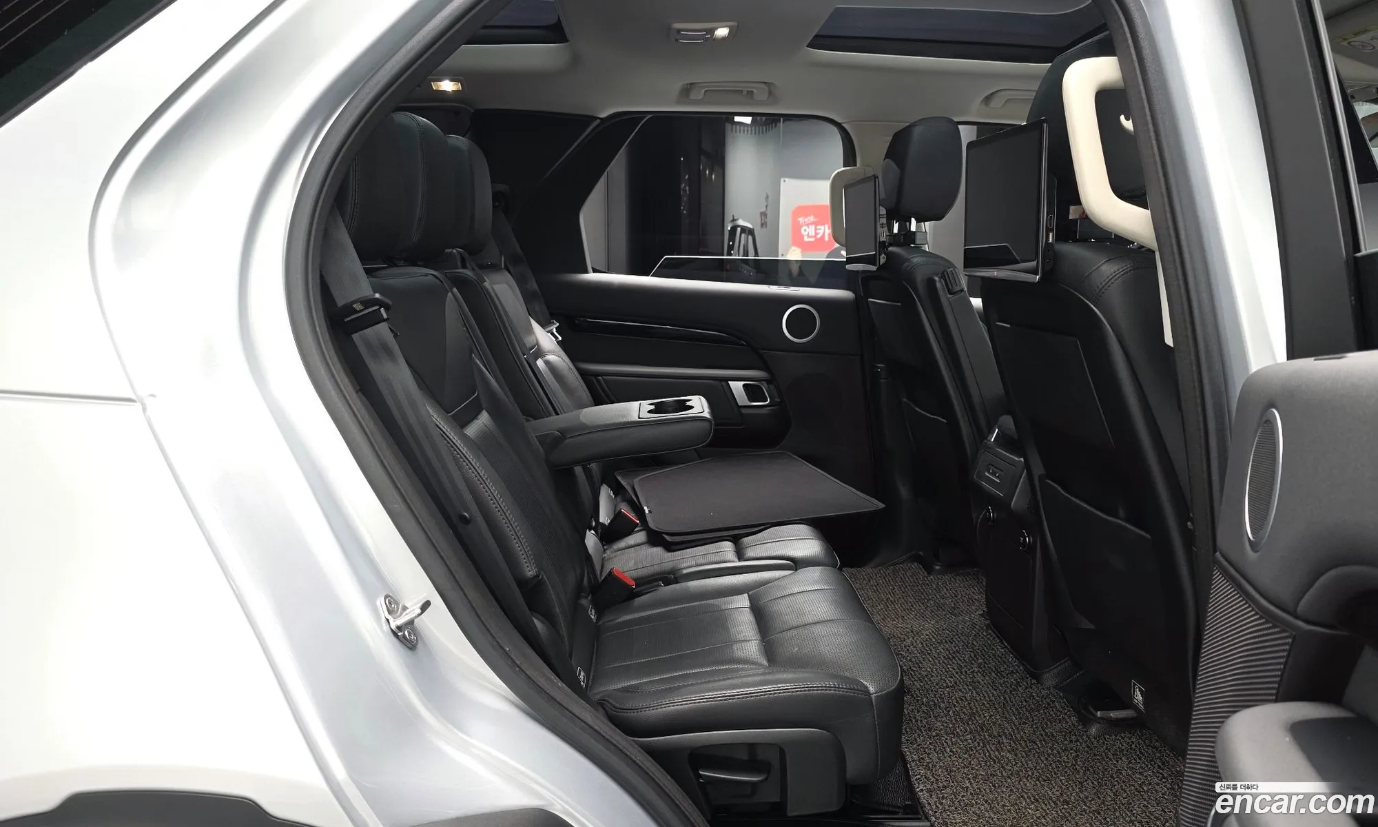 Land Rover Discovery 5 2018 SALRA2BN0JA058056 — 18