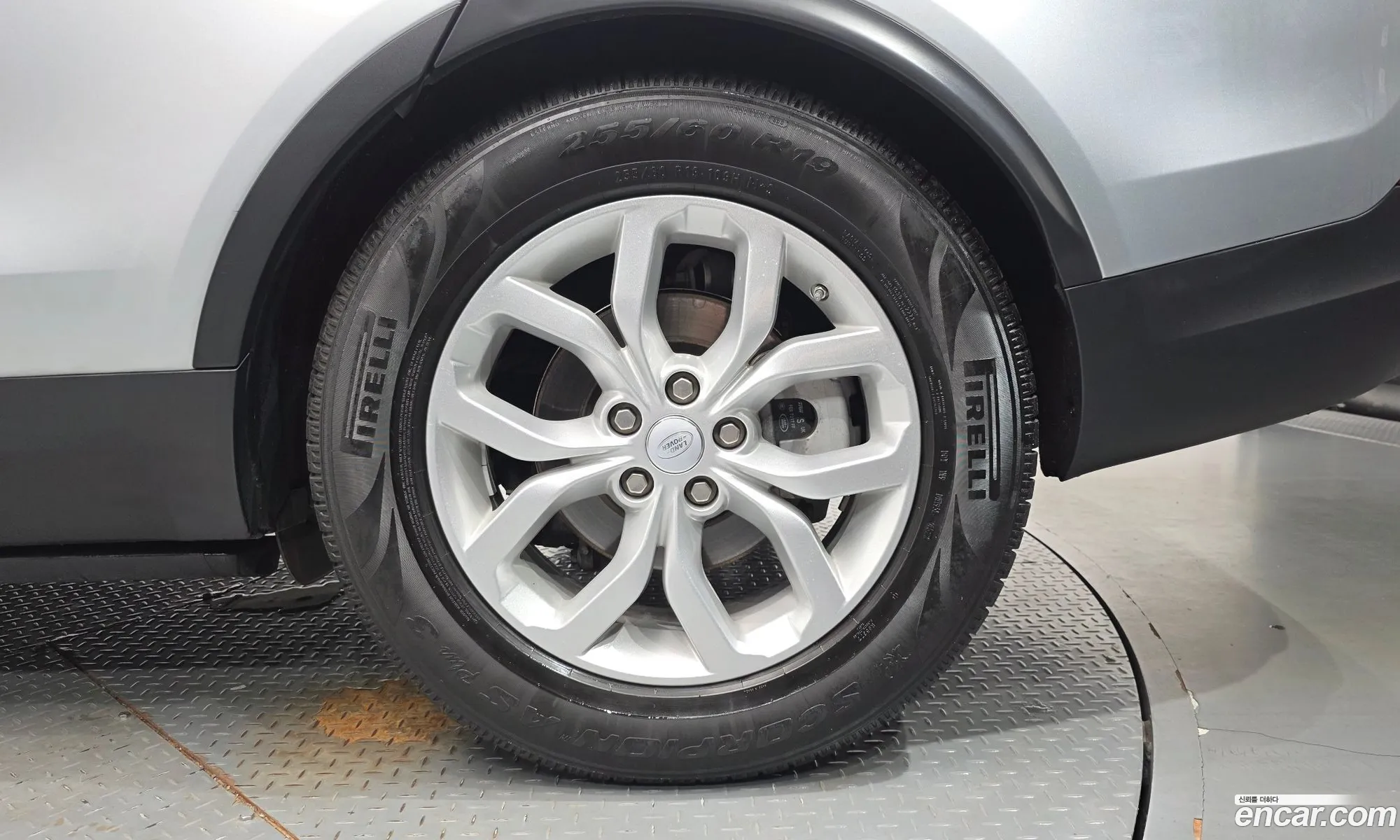 Land Rover Discovery 5 2018 SALRA2BN0JA058056 — 3