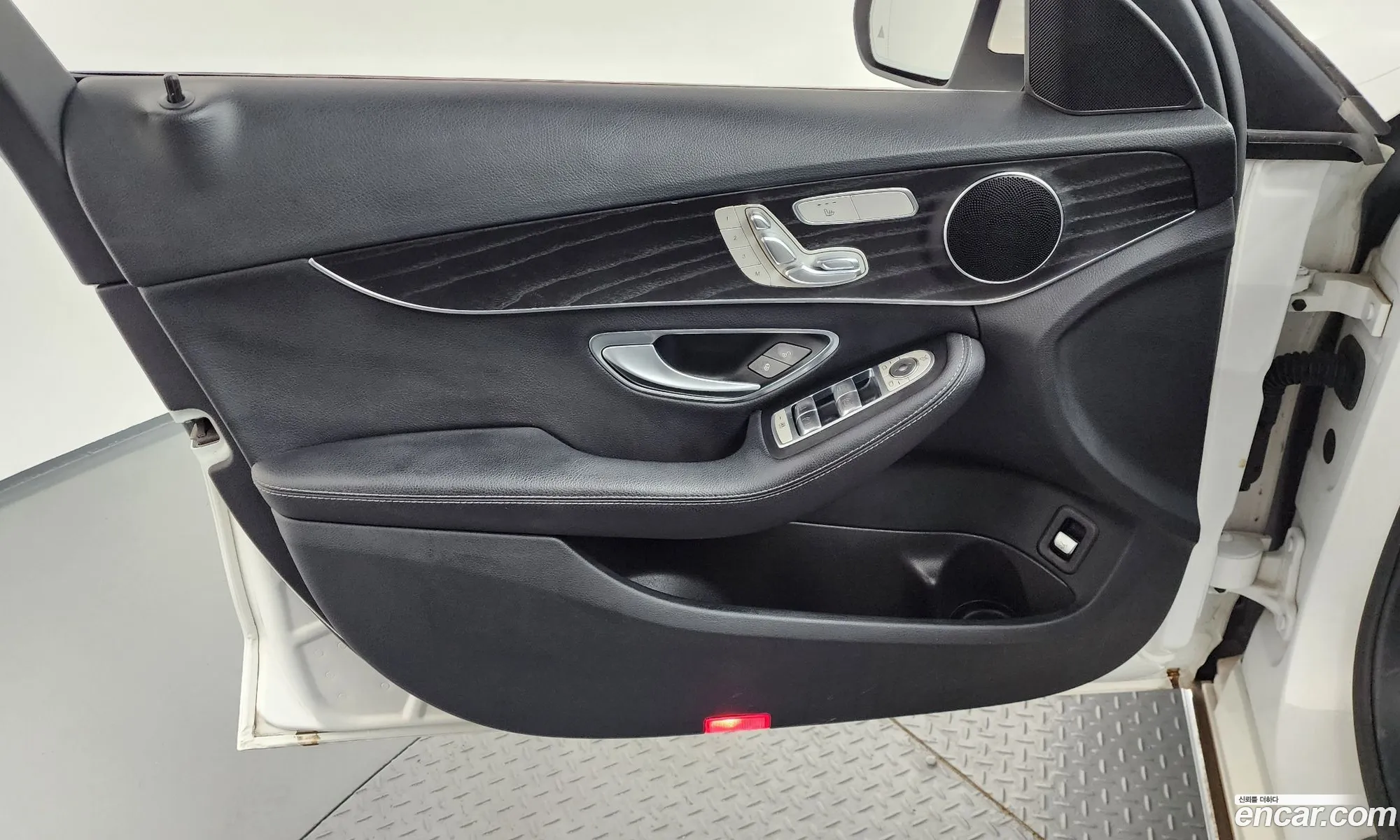 Mercedes-Benz C-Class W205 2019 — 12