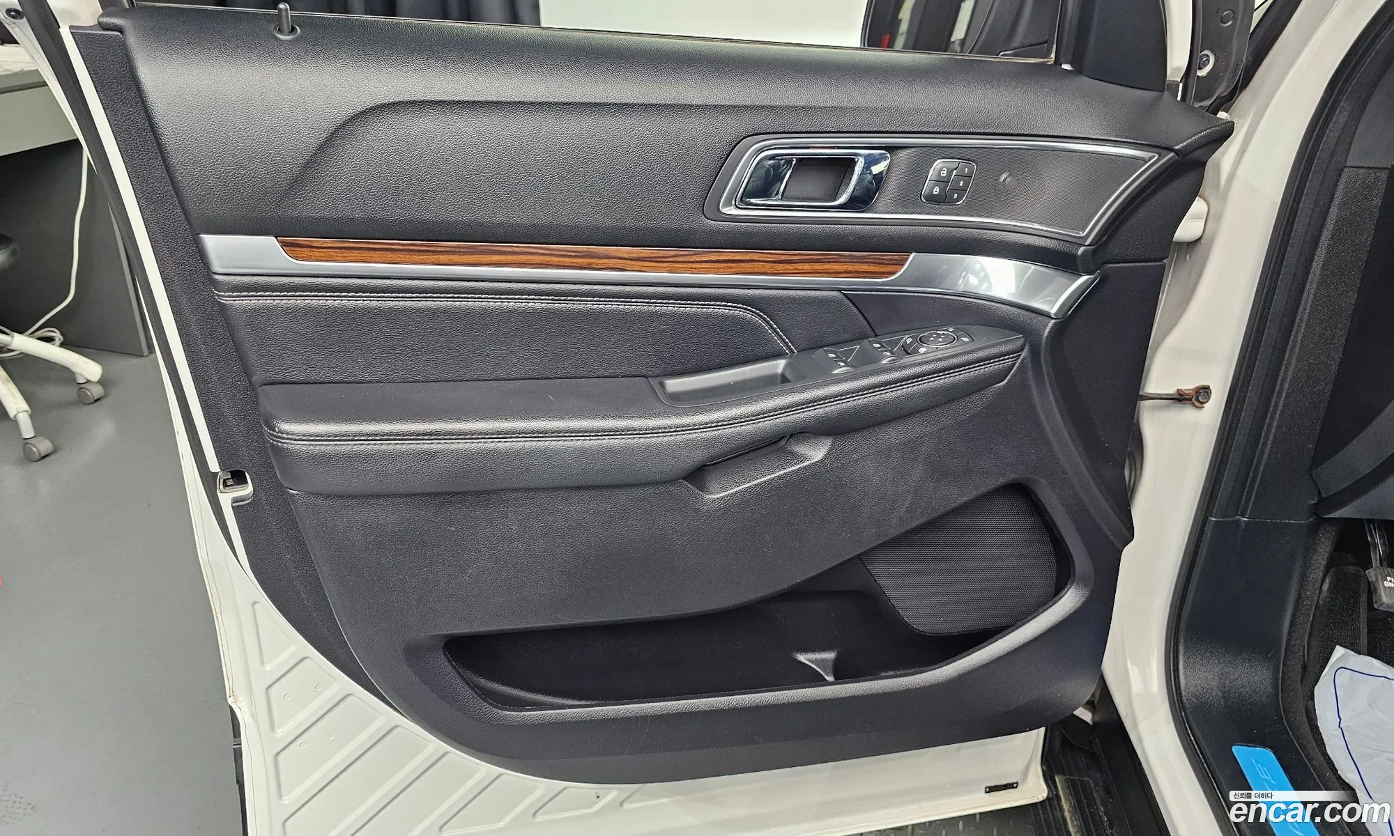 Ford Explorer 2019 1FM5K8FH3KGA33222 — 4