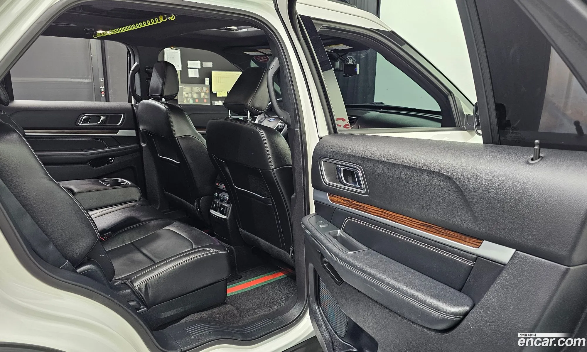 Ford Explorer 2019 1FM5K8FH3KGA33222 — 12