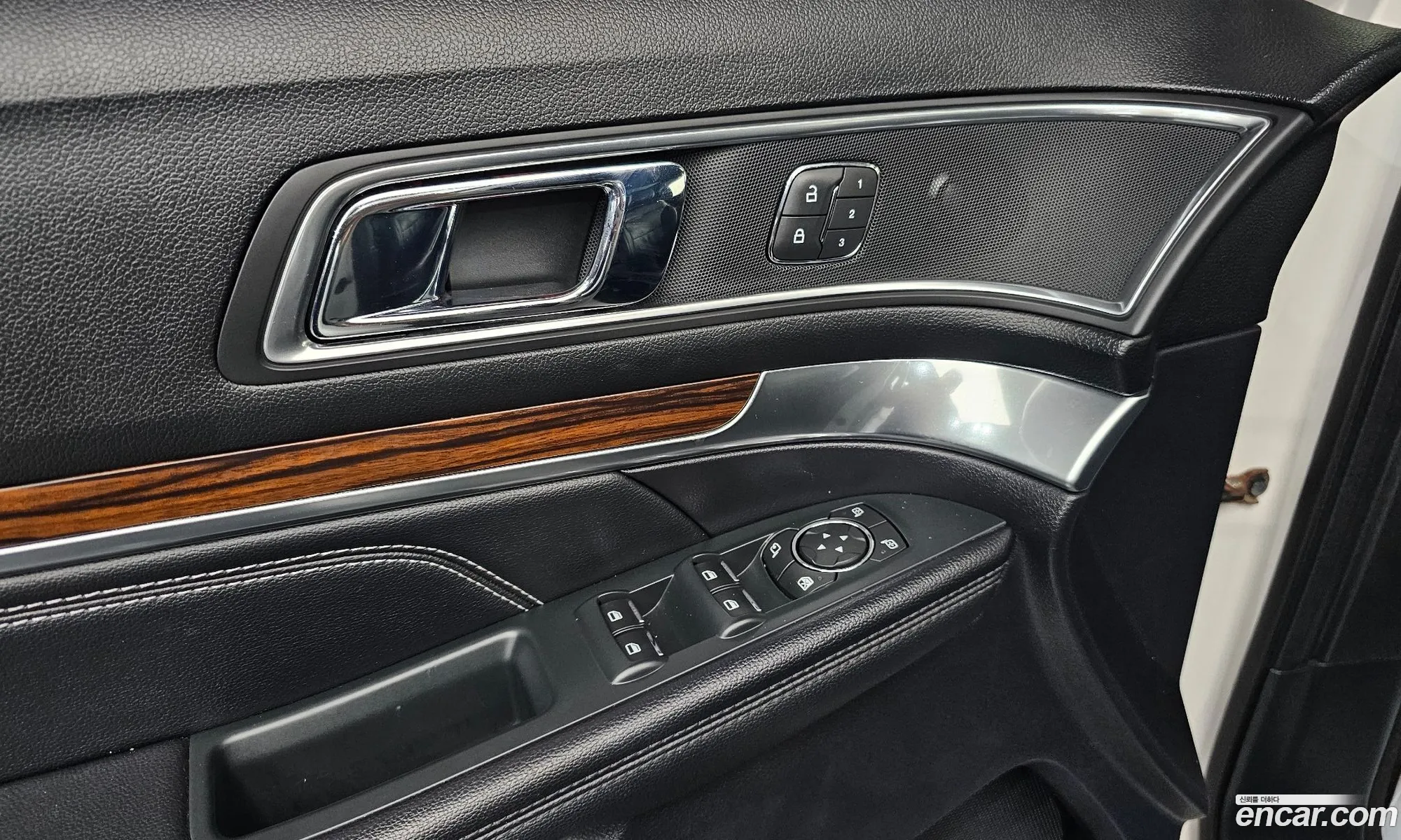 Ford Explorer 2019 1FM5K8FH3KGA33222 — 32
