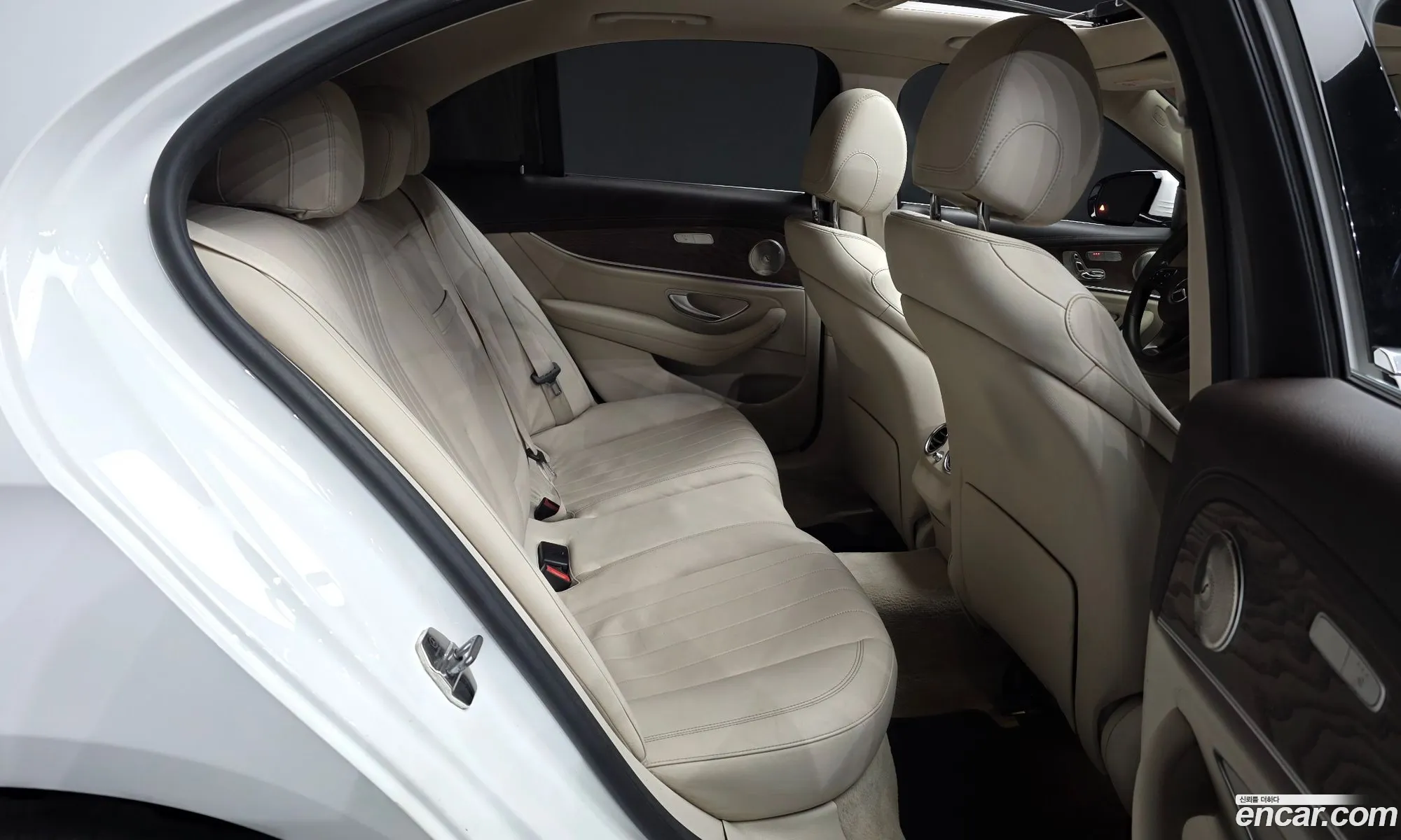 Mercedes-Benz E-Class W213 2016 WDDZF0EB0HA046908 — 3