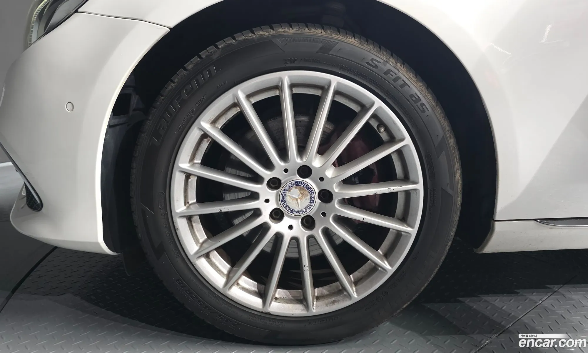Mercedes-Benz E-Class W213 2016 WDDZF0EB0HA046908 — 2